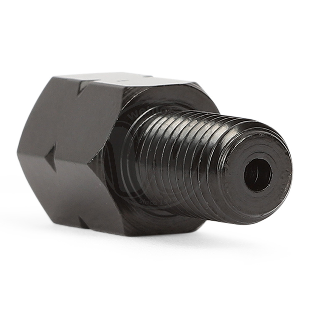 0AV7906_ab8136 three.jpg